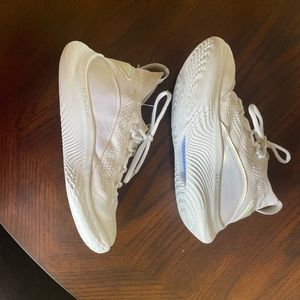 Curry Flow 8 Basketball Shoes; Size 5.5